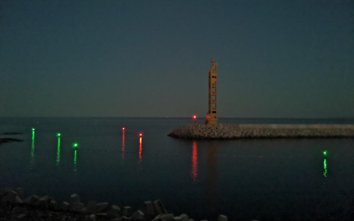 Another great example of Sealite GPS synchronized solar marine lanterns . Providing clear navigation for mariners .
