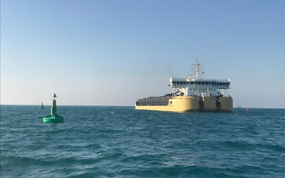 Sealite 2.6m Atlantic buoys and SL-75 fitted in Hassyan Power Station channel in Dubai
